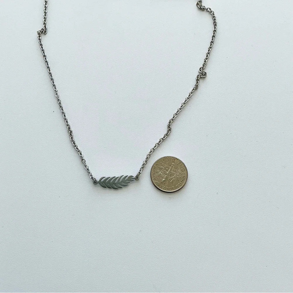 🆕 Feather Pendant Necklace-Stainless Steel - Picture 3 of 3